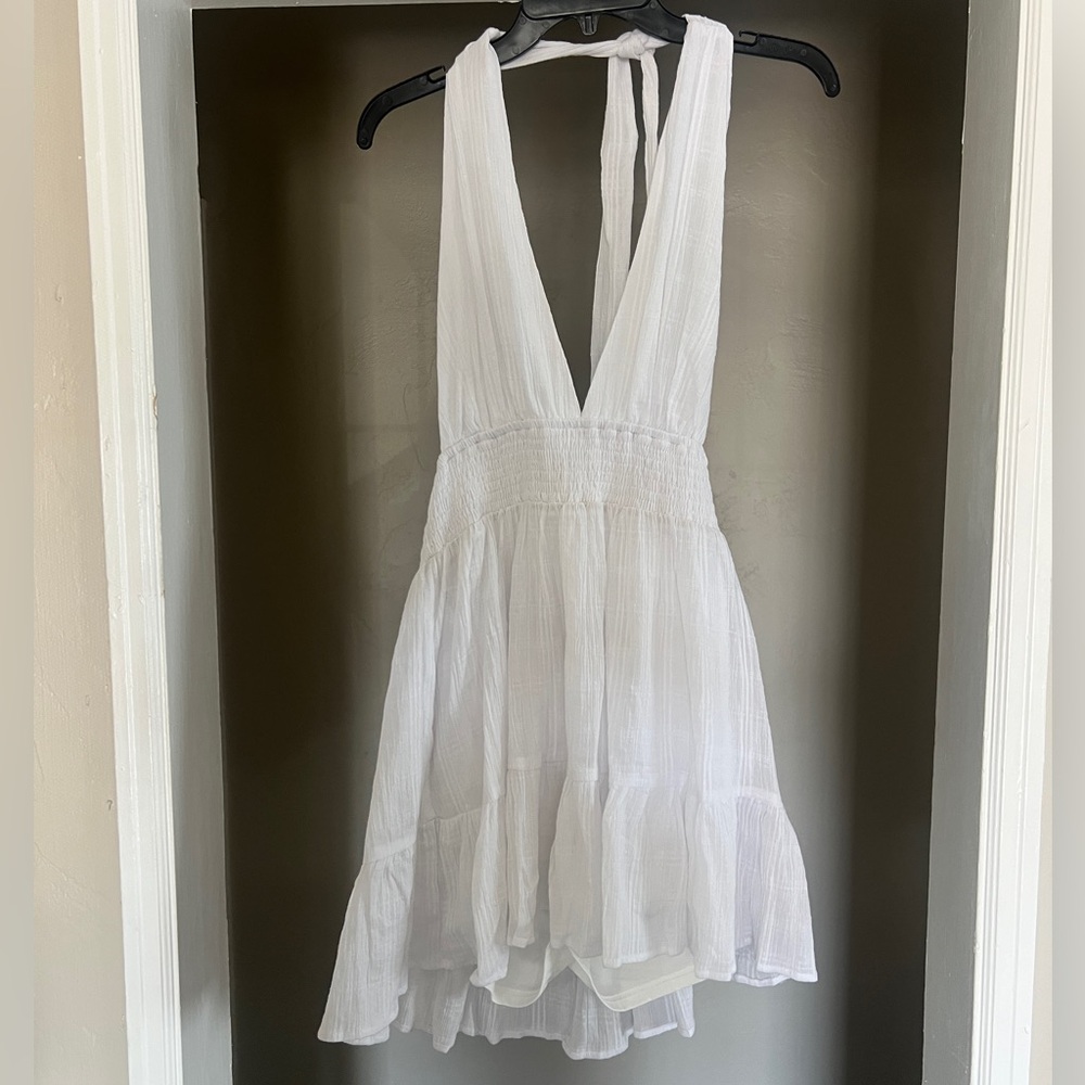 White Cotton Candy LA halter backless romper. Size M.